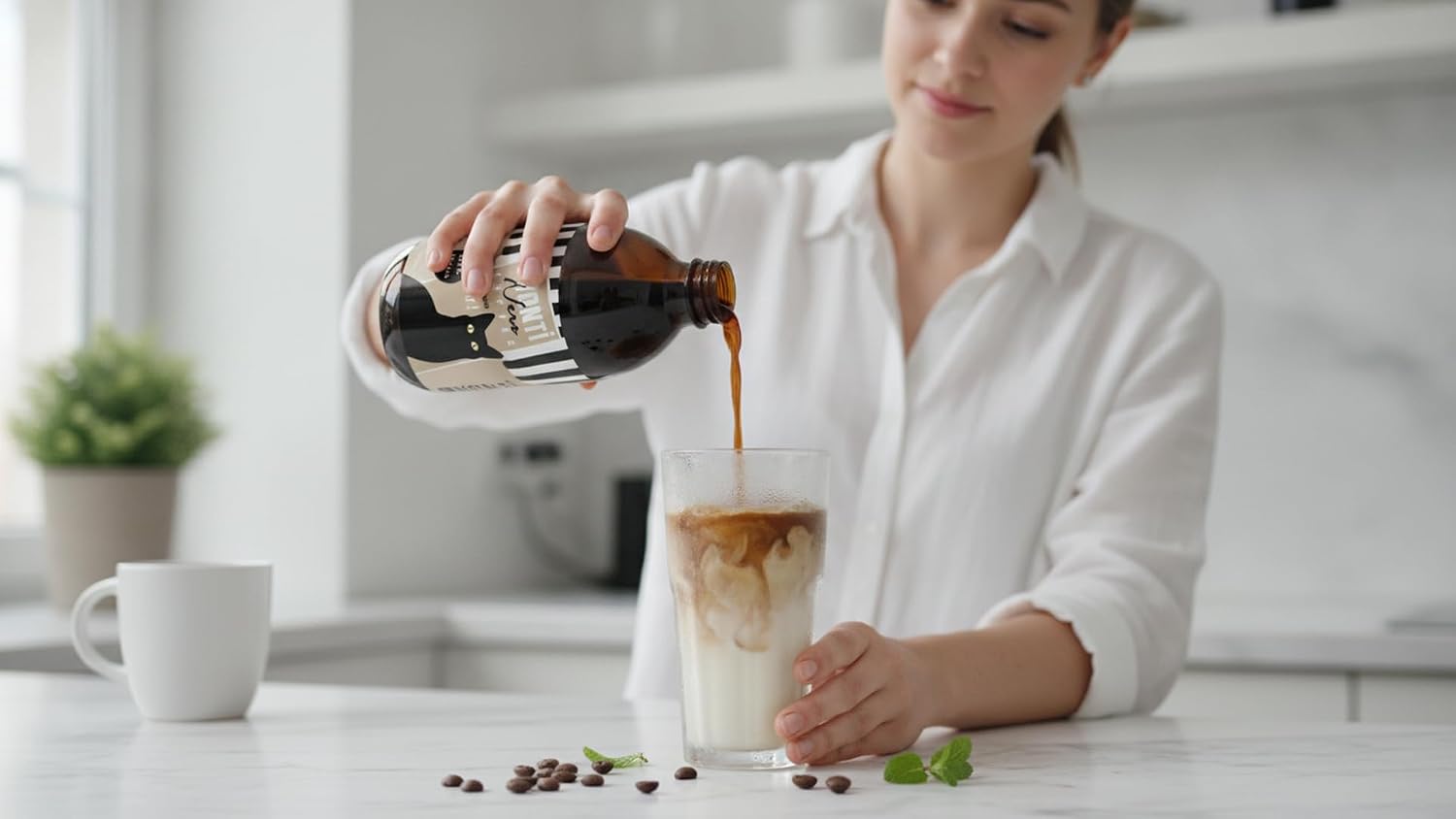 AVANTI Nero Kaffeekonzentrat Pur 500ml | 100% Arabica, Konzentrat, Pumpflasche, Reines Kaffeearoma, Braunglasflasche