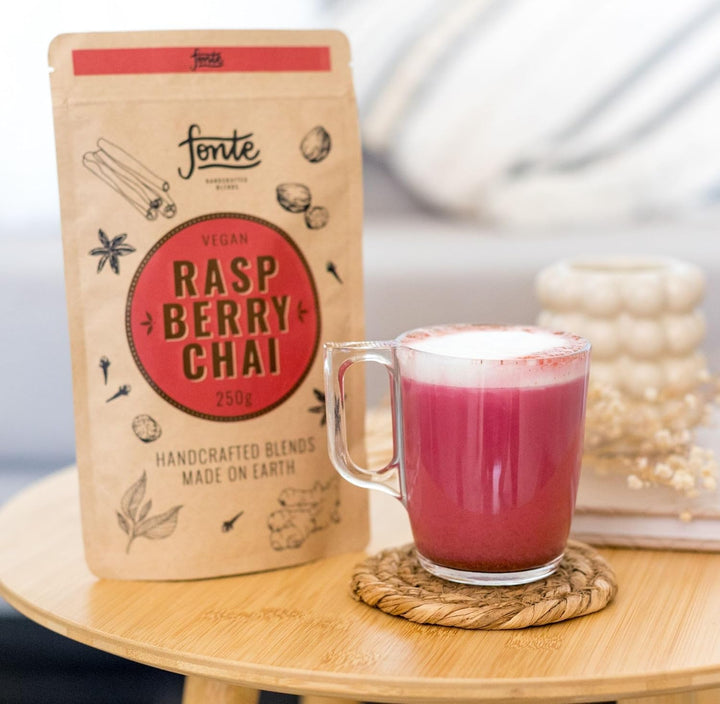 Fonte Vegan Raspberry Chai Latte Pulver, Handgemachte Gewürzmischung mit Schwarzem Tee und Himbeere, 250g Packung, Natürliche Zutaten