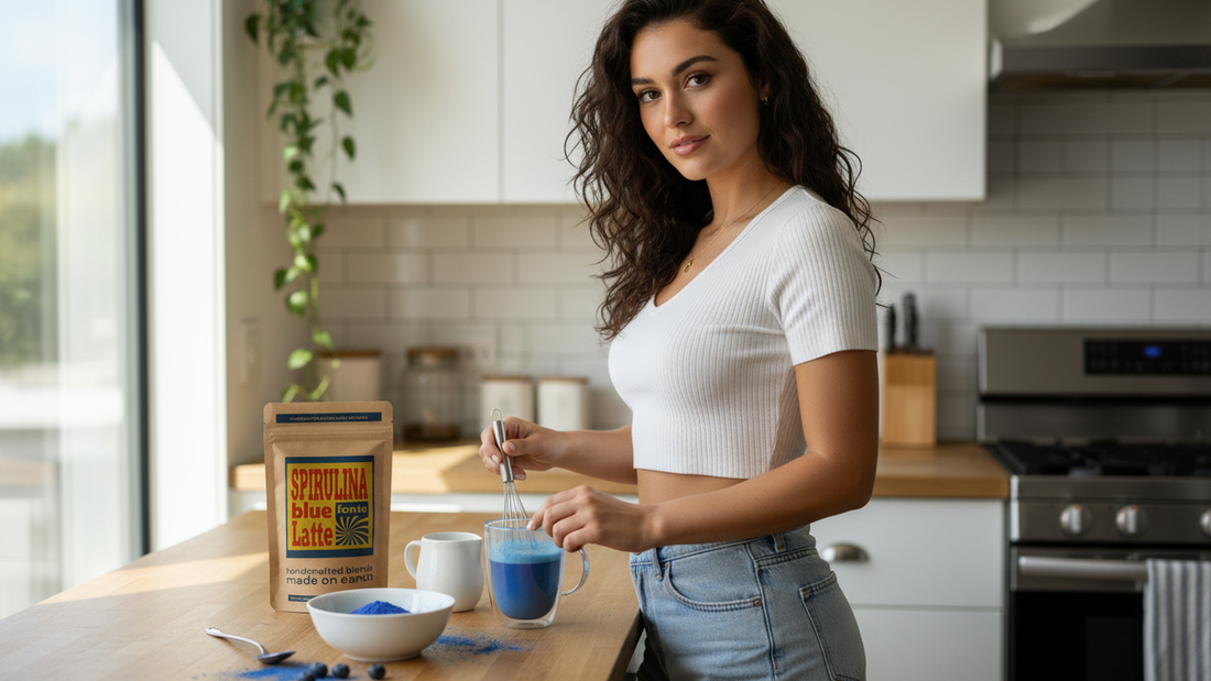 FONTE Spirulina Blue Latte, veganes Superfood Getränkepulver, 225g, 22 Portionen, handgefertigte Mischung, natürlich blau, für warme und kalte Getränke