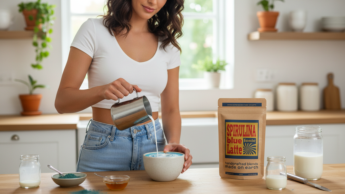 FONTE Spirulina Blue Latte, veganes Superfood Getränkepulver, 225g, 22 Portionen, handgefertigte Mischung, natürlich blau, für warme und kalte Getränke
