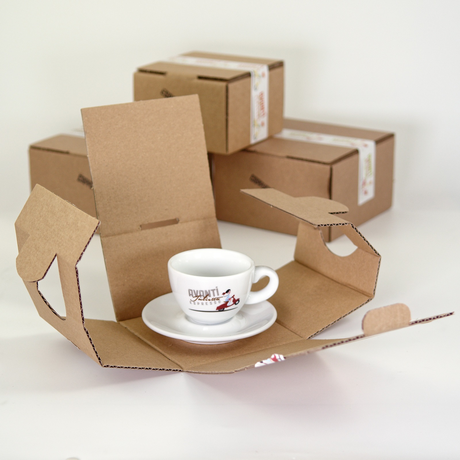 avanti-tasse-unpacking-3-7051.jpg